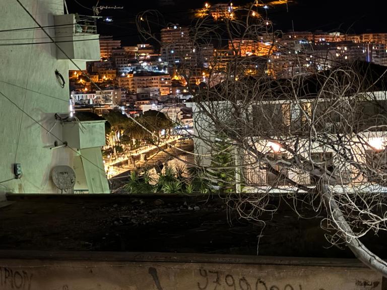 Daisy Apartment - Bed and Breakfast Sarandë