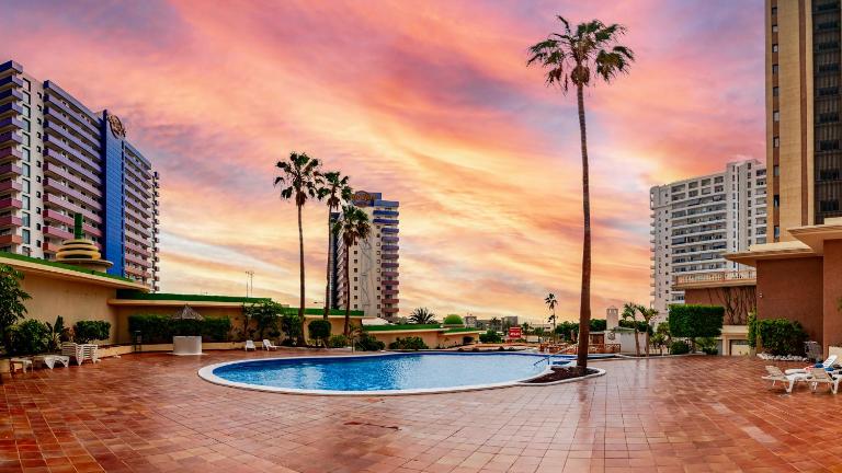 Sunny Vibes Apartment with Pool & Ocean Views - Ferienwohnung Adeje