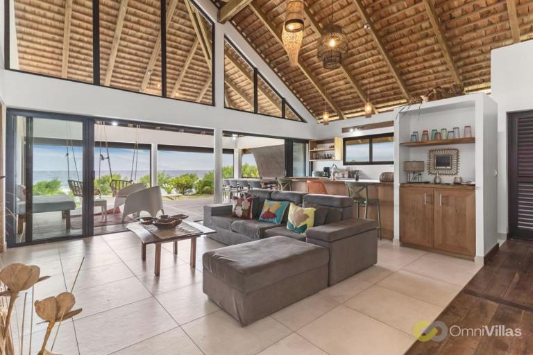 Coastal Bliss: 1BR Bungalow by the Sea in Moorea - B&B Temae
