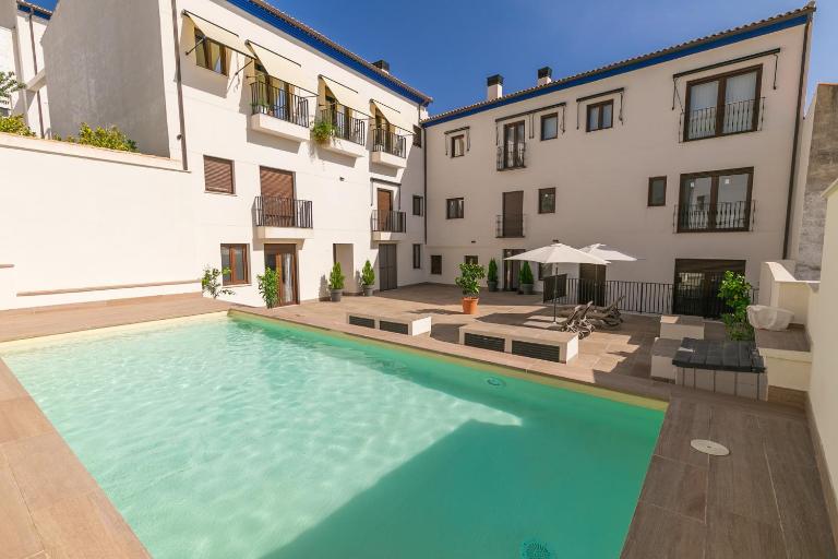 Coello31 - Apartamento céntrico y tranquilo, con piscina y parking - B&B Jaén