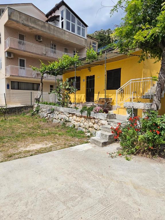 Apartman Ljubo - Ferienwohnung Podgora