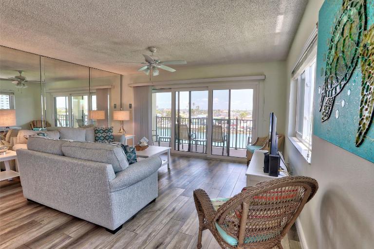 Land's End 4-406 Bay Front - B&B Saint Pete Beach
