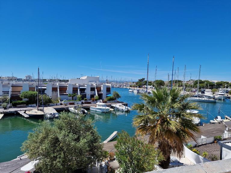 Marina Exceptionnelle - 8 pers - 120 m2 vue mer - Suites Parentales - Cinéma - Ponton - B&B Le Grau-du-Roi