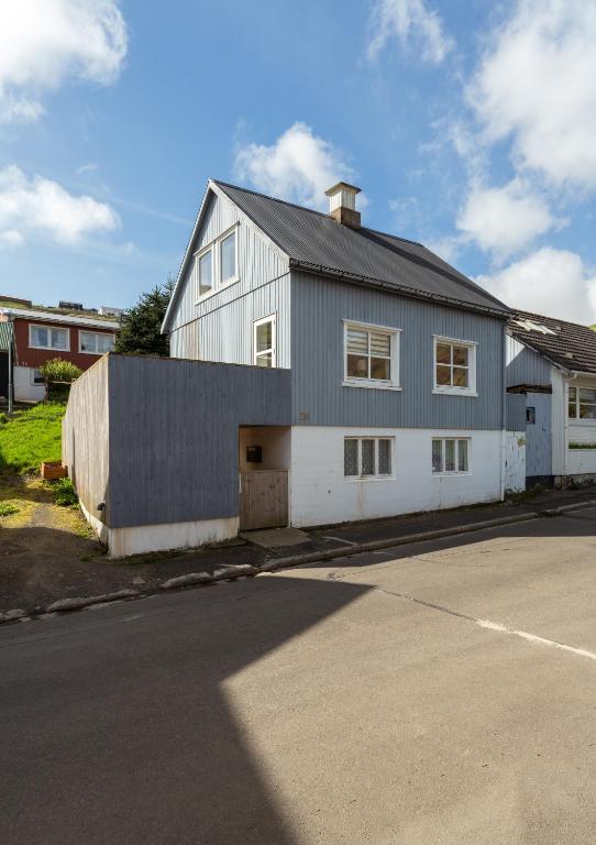 Charming 2BR Retreat in Vestmanna - B&B Vestmanna