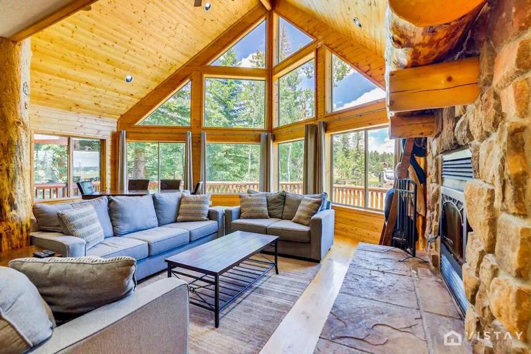 Strawberry Valley Villa -Stunning Views and Hot Tub - B&B Duck Creek Village