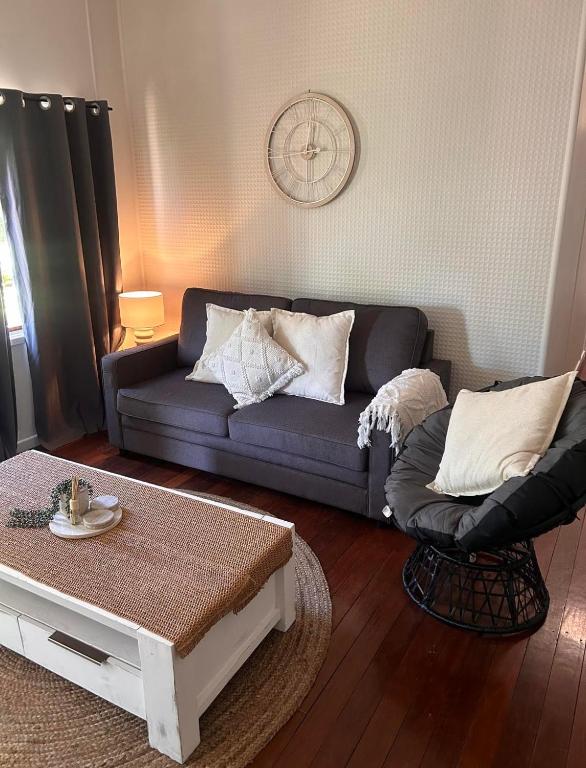 Cosy Town House, Sleeps 8 people - Ferienwohnung Mount Isa