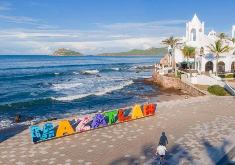 LOFT PLAYAS "B" , a unos pasos del malecon, zona dorada y letras - B&B Mazatlán