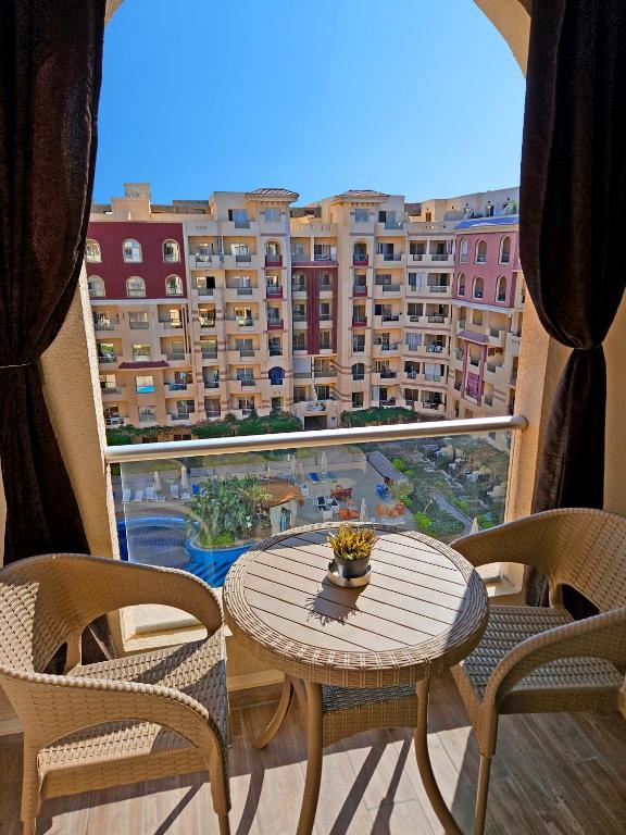 Free Beach - Pool View Studio with Wi-fi, Smart TV, 3 pools - Florenza Khamsin - Ferienwohnung Hurghada