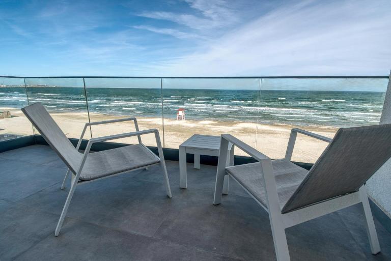 Azzurro Beachfront - Sea View - B&B Năvodari