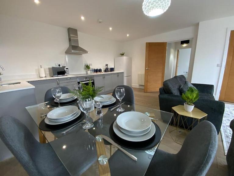 Modern 1 bedroom serviced apartment with garden - B&B Brentwood