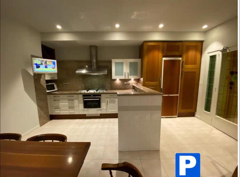 Casa centro Sabadell a 20Km de Barcelona ideal Familias y Grupo Amigos - Chambres d'hôtes Sabadell