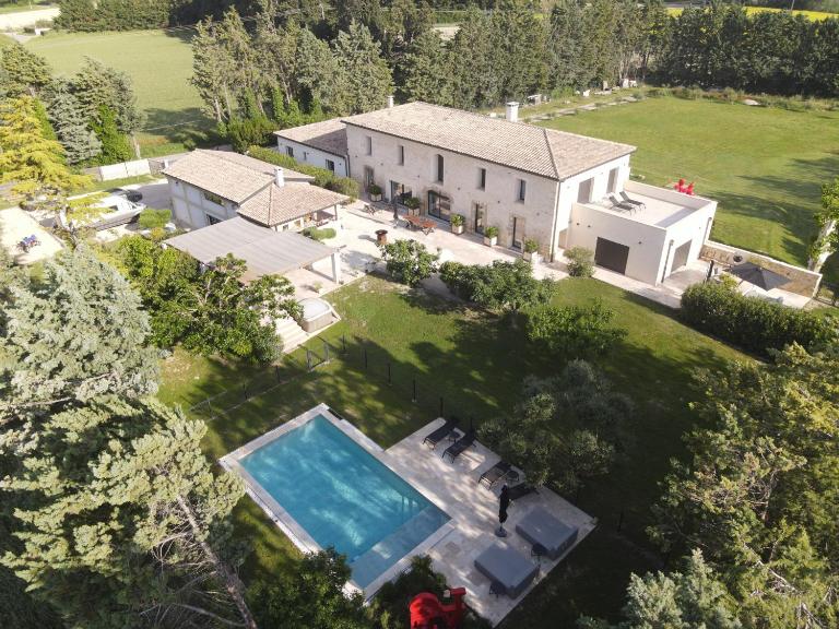 Domaine de La Franquette by Bridget & Pascal - Piscine Chauffée & SPA - B&B Caderousse