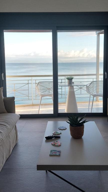 Christellie Luxury Apartment - B&B Kiato