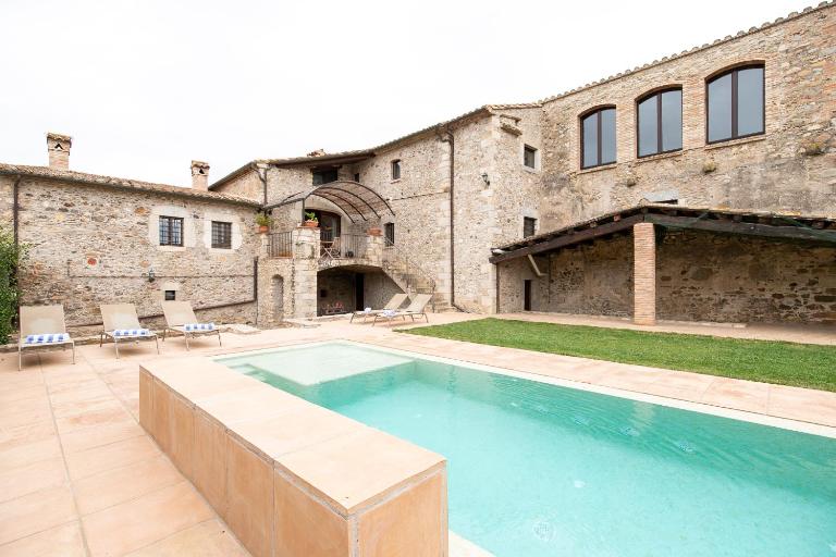 Masía Mas Sastre con piscina cerca de Girona - B&B Bordils