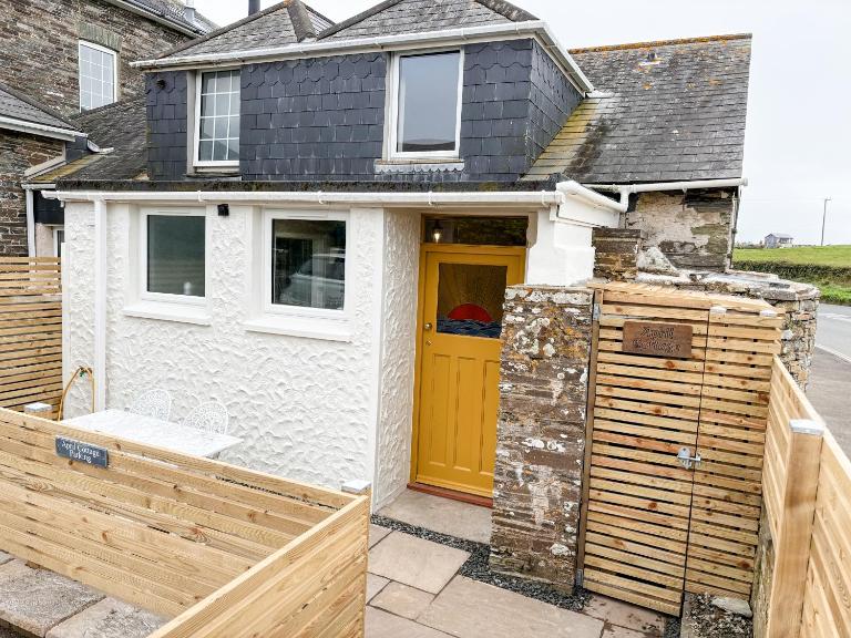 April Cottage - B&B Tintagel