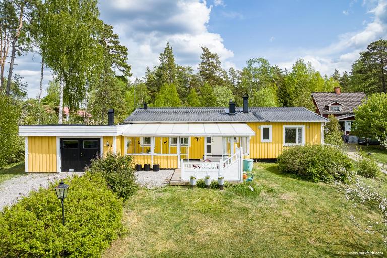3BDR close to nature a beautiful home LAKE nearby - Bed and Breakfast Uppsala