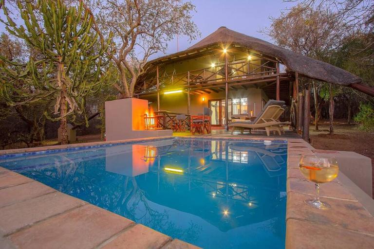 Luxury GuesthouseCo HoneymoonHouse - Bed and Breakfast Marloth Park