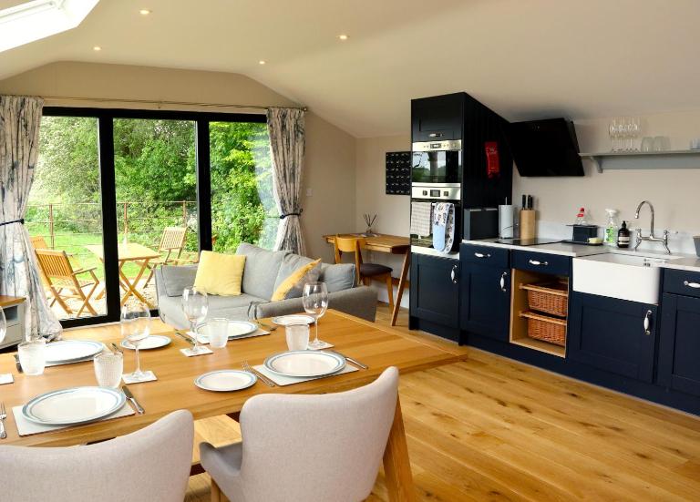 The Cabin at the Croft - Idyllic rural retreat perfect for couples and dogs - B&B Leigh