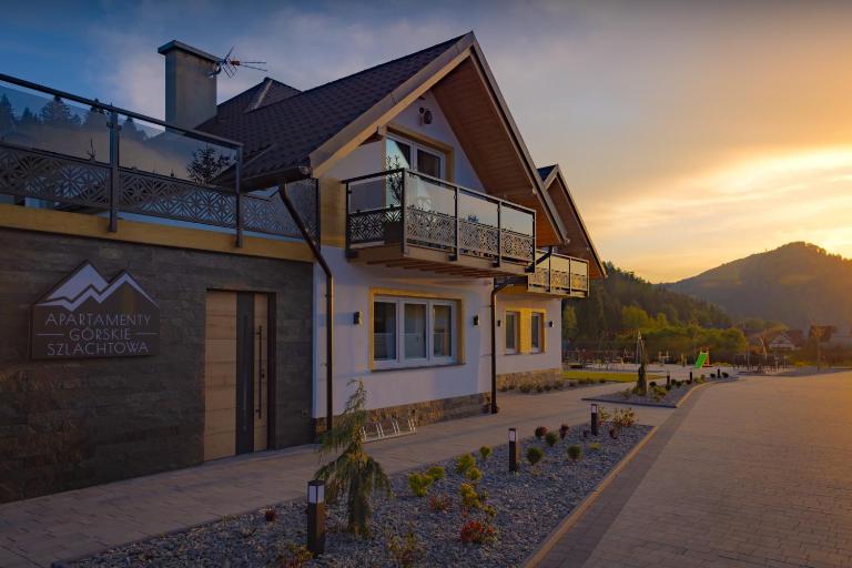 Apartamenty Górskie Szlachtowa w spokojnej okolicy - jacuzzi i sauna w cenie - kącik zabaw dla dzieci - B&B Szlachtowa