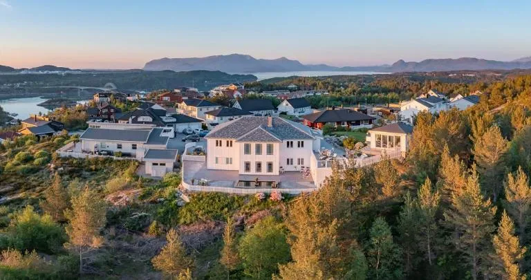 Villa Freya with stunning sea view - B&B Kristiansund