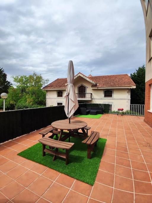 Alojamiento nuevo con vistas a la marisma y gran terraza - Ferienwohnung Bárcena de Cicero
