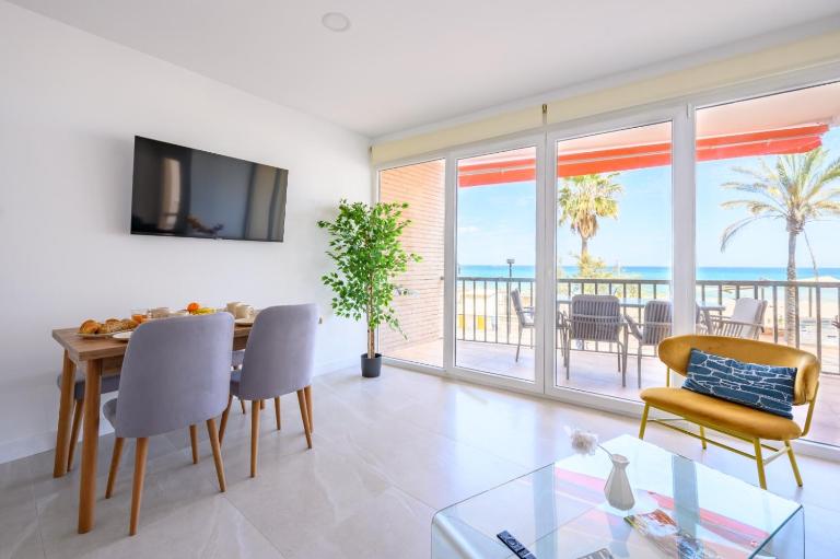Dreams by the sea 2 bedrooms & 2 baths by 10ToSea - Bed and Breakfast Fuengirola