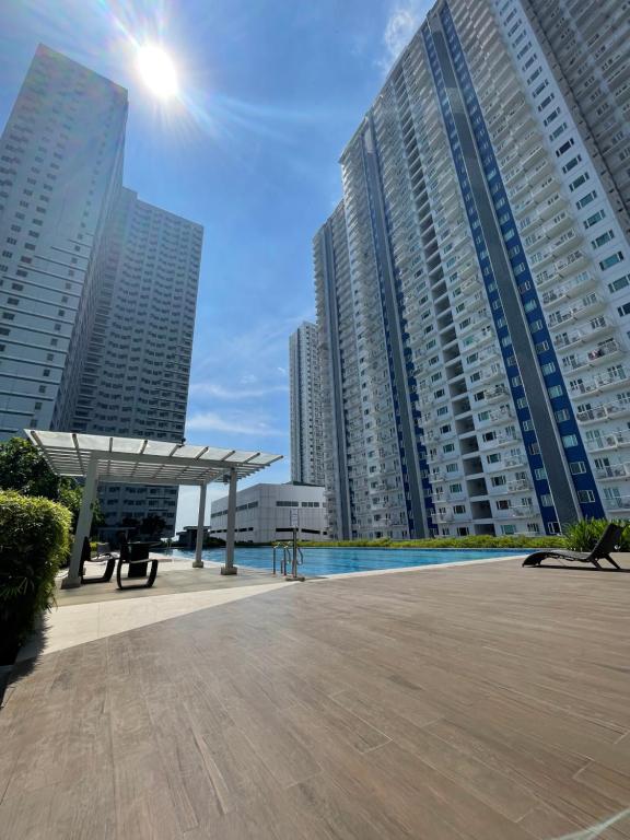 A Premium Condominium in a Prime Location connected to SM North EDSA Mall and walking distance to Solaire Resort and Casino and Trinoma Mall in Quezon City - Bed and Breakfast Manilla