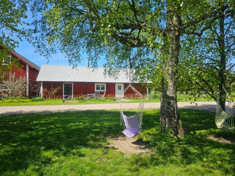 Bo på lantgård - Ferienwohnung Motala