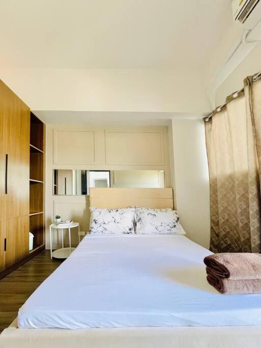 WV 9 Best Value Barkada Room - Bed and Breakfast Iloilo