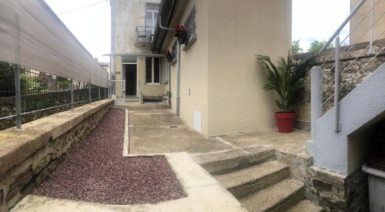 Meublés et terrasse - Tapas - B&B Luxeuil-les-Bains