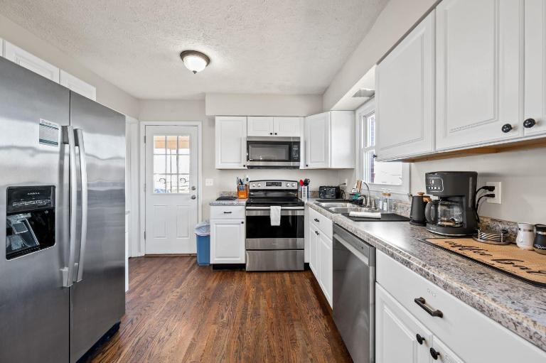6 Min to Ark, Free Covered Parking, Deck and Grill - B&B Williamstown