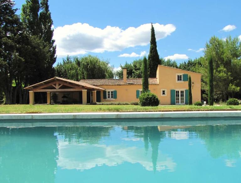 LUBERON - AIR CONDITIONING VILLA - 4 BEDROOMS - 4 BATHROOM - Bed and Breakfast Lourmarin