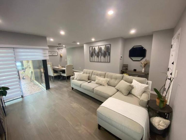 Cozy 2 Bedroom Modern Farmhouse in Miami - B&B Tamiami