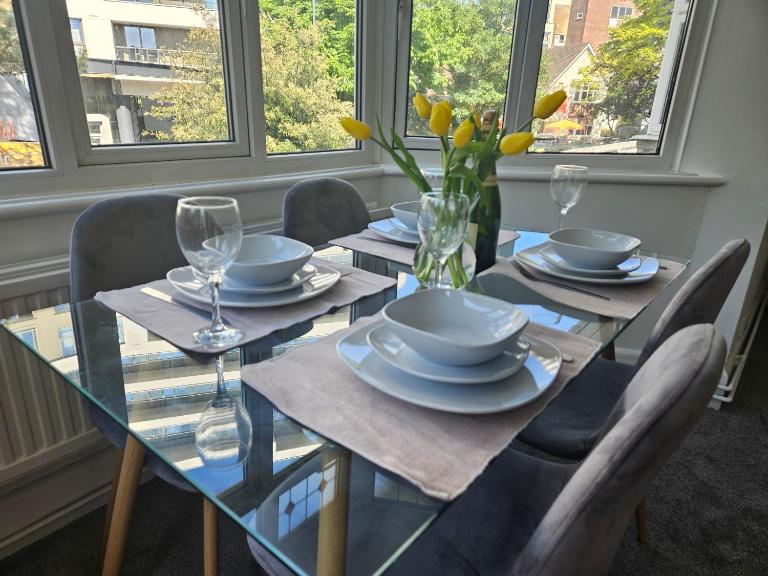 Stylish 2 bedroom town centre flat near beach - B&B Bournemouth