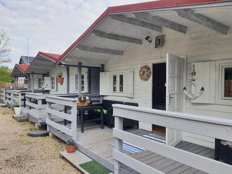 Morski Zakątek - Komfortowe domki 150 m od plaży - B&B Chłopy