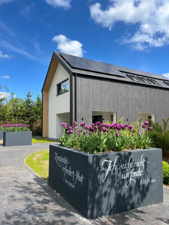 Kunst Pension Frahm - Bed and Breakfast Basthorst