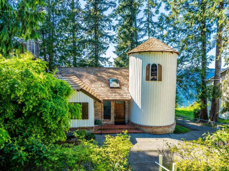 Fairyland Cottage, Waterfront, Beach, Kayak, Hot tub - B&B Poulsbo
