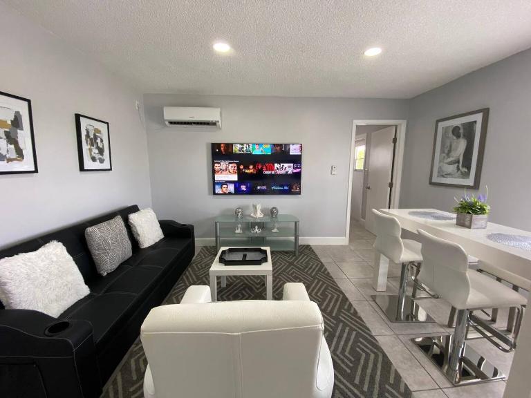 Bens Spacious Luxury Suite - B&B Fort Lauderdale
