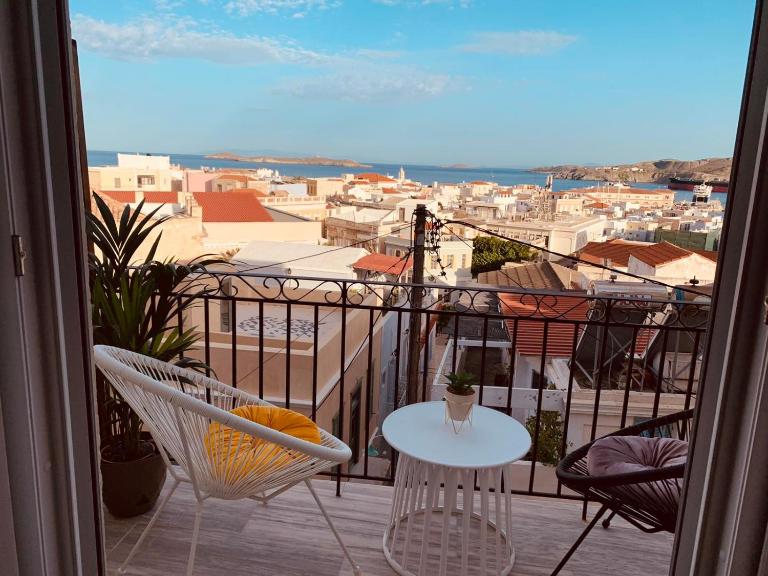 Caesar Deluxe Apartment in Ermoupoli - B&B Ermoupoli