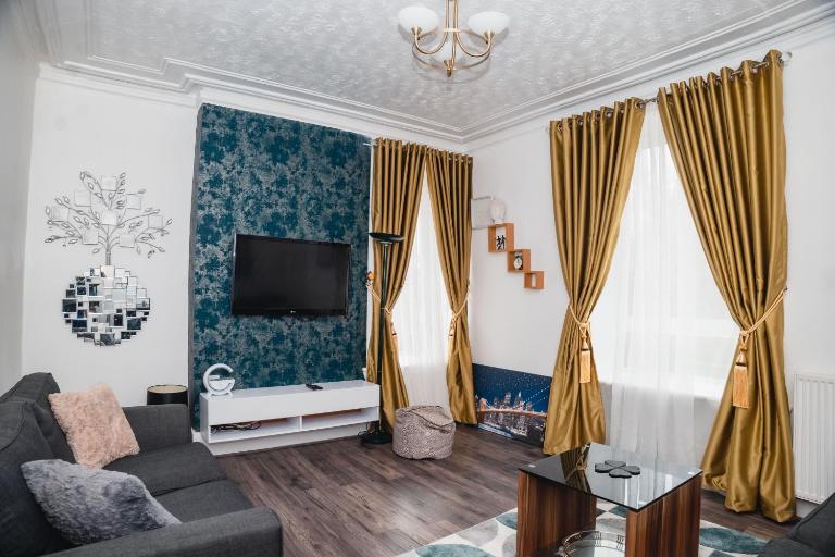 Entire Fabulous 2Bedroom First Floor Flat Located Within Close Proximity to City Centre & University of Aberdeen with Private Parking - B&B Aberdeen
