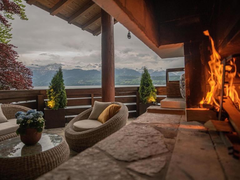 Lakeside Chalet with Panorama View - Chambres d'hôtes Thoune