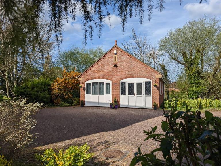 Cosy and secluded brook-side lodge - Bed and Breakfast Sleaford