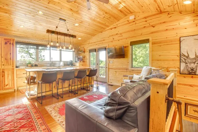Mountain Home Cabin Rental w/ Fire Pit! - B&B Mountain Home