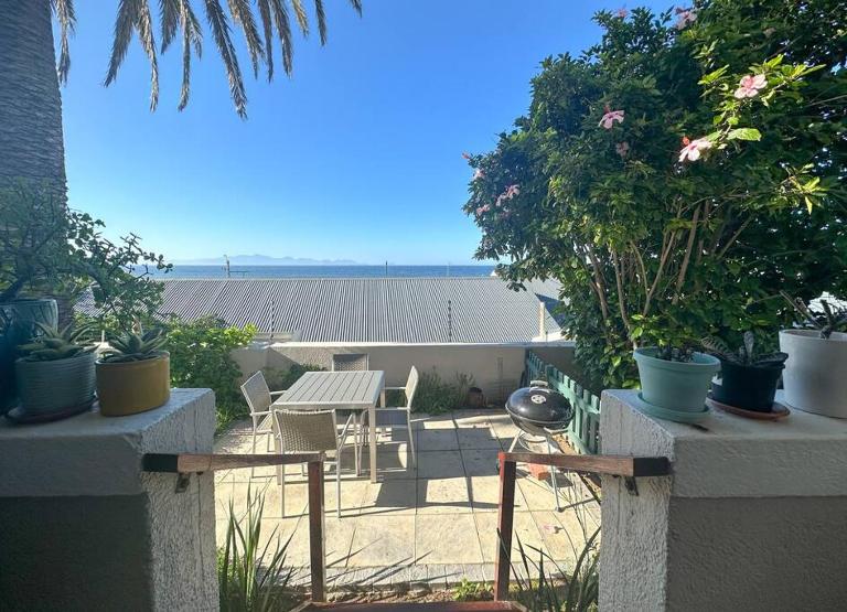 Kalk Bay Stylish 2 Bed Seaviews Garden BBQ Pool 4SJT - B&B Cape Town