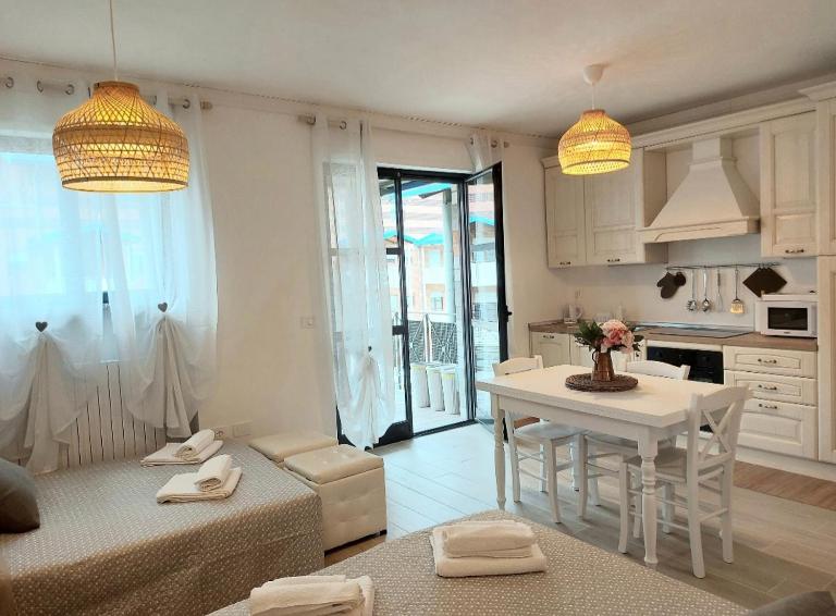 Incantevole Appartamento Monolocale Alba 4 - Ferienwohnung Alba