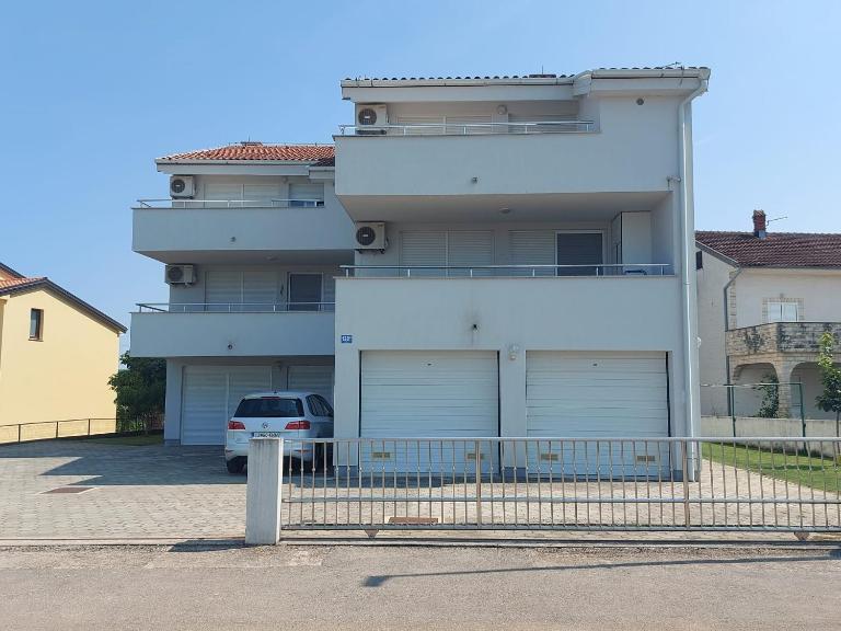 Apartman Zora - Chambres d'hôtes Porat