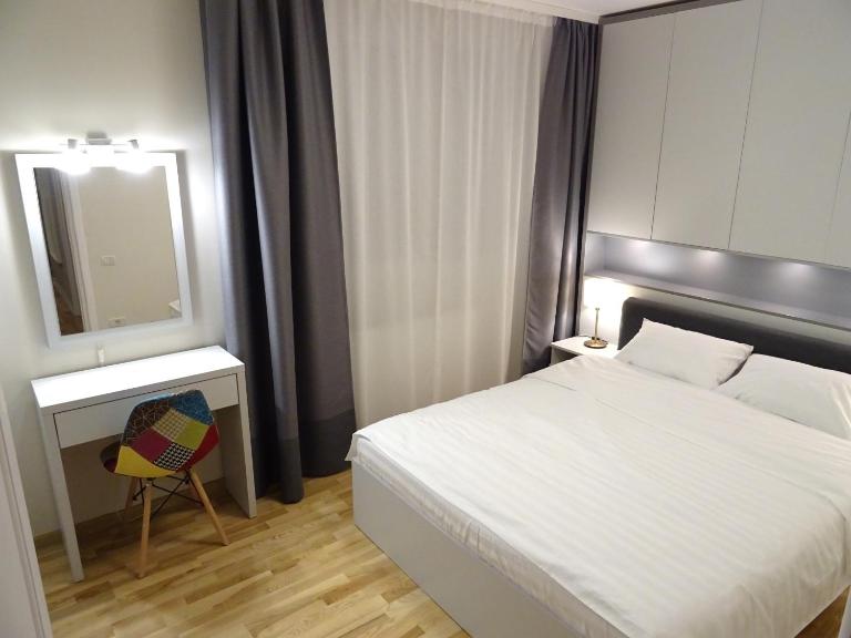 Smart Apartament Premium Tei - 110 mp, 4 Camere, Jacuzzi & Living Generos, Cameră Copii, Piatra Neamț - Bed and Breakfast Piatra Neamţ