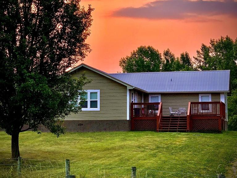 Baxter Farmhouse - B&B Dandridge