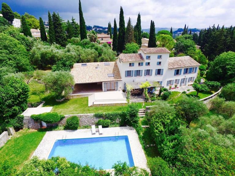 Olive tree garden villa with heated swimming pool and jacuzzi - Chambres d'hôtes Grasse