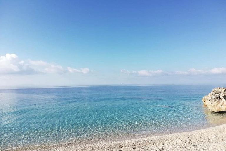 Holliday home 200m from the beach at White Rocks, Dhermi - B&B Dhërmi
